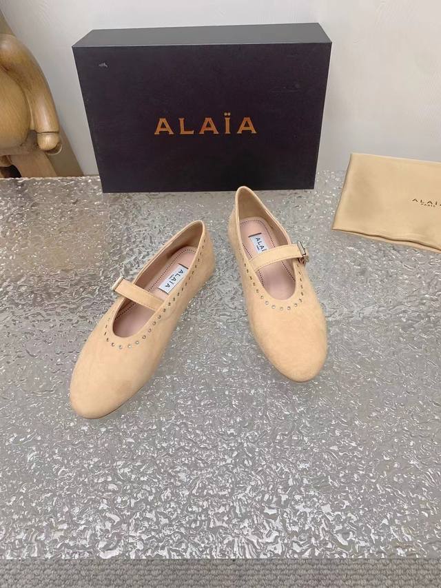 Alaia 阿莱亚24Ss法式仙女芭蕾舞平底跳舞鞋！ Azzedine Alaia 法国一线奢侈品牌 时尚界最后的手艺人 面料：全粒面牛皮 内里：进口羊皮里 大